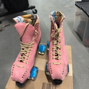 Moxi Lolly Roller Skates in a Vintage Pink Roller Skates with Blue Wheels